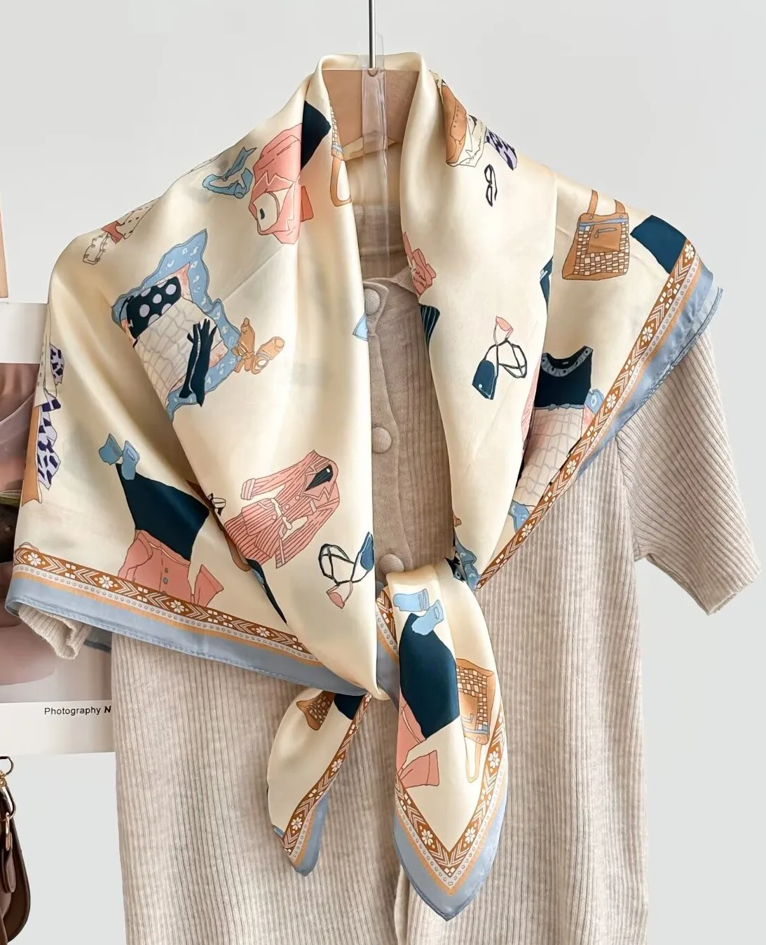  90CM 100% Mulberry Silk Women's Fashionable Square Scarf, High-quality Printed Scarf, Headscarf,Bandana Shawl,Wrist Accessories