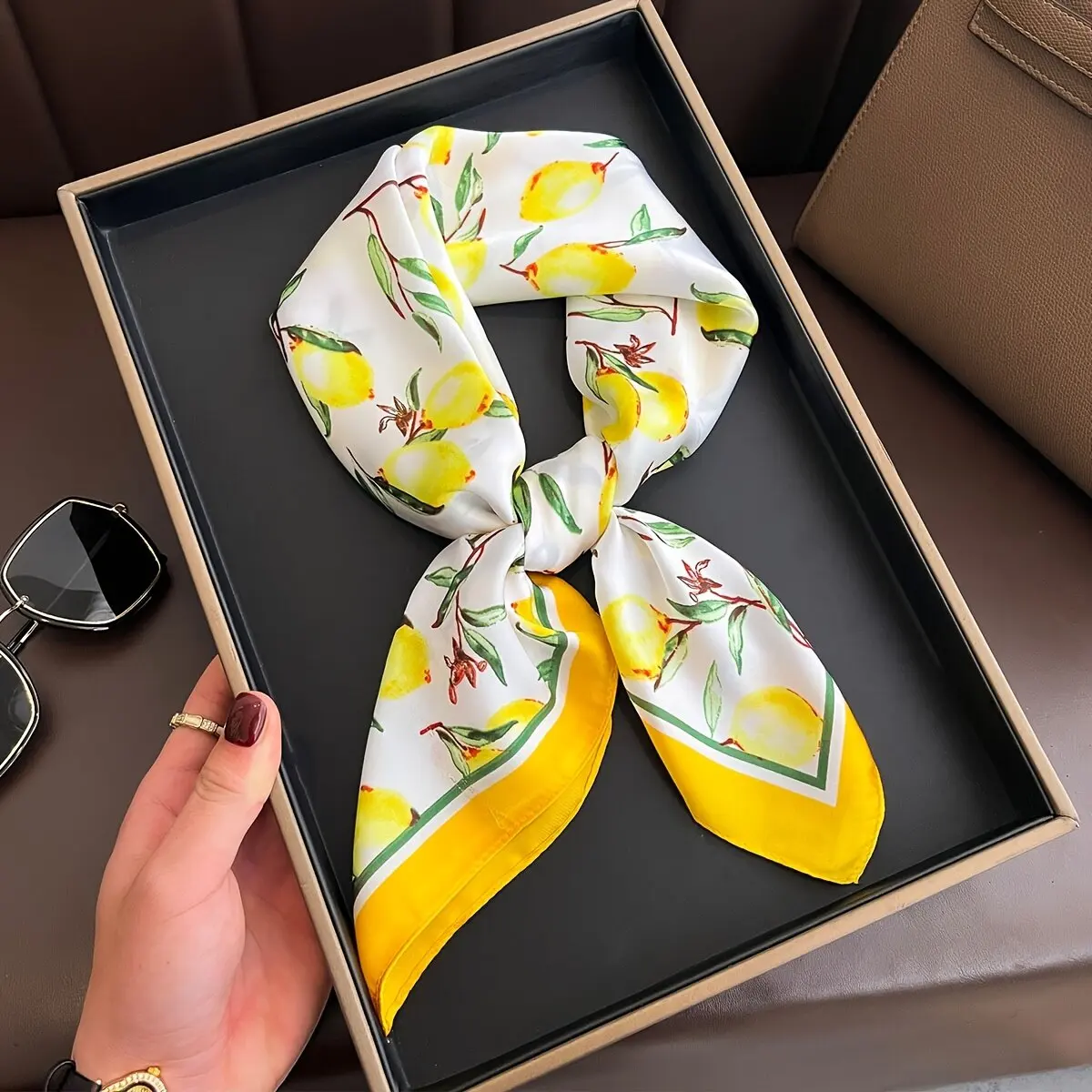  2025 New Fashion 70X70cmPrinted Women's Scarf Pashmina Silk Scarf Square Shawl Decorative Headband Neck Luxury Design Bandana