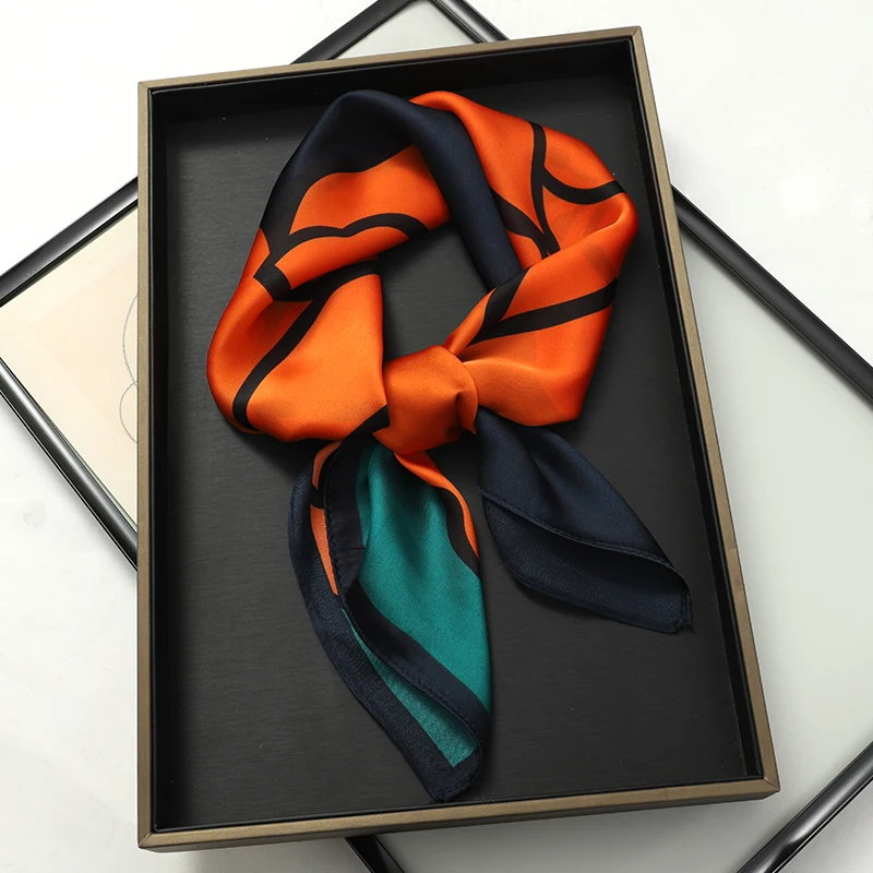  2025 New Fashion 70X70cmPrinted Women's Scarf Pashmina Silk Scarf Square Shawl Decorative Headband Neck Luxury Design Bandana
