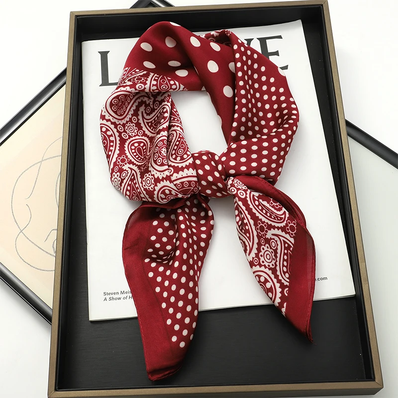  2025 New Fashion 70X70cmPrinted Women's Scarf Pashmina Silk Scarf Square Shawl Decorative Headband Neck Luxury Design Bandana
