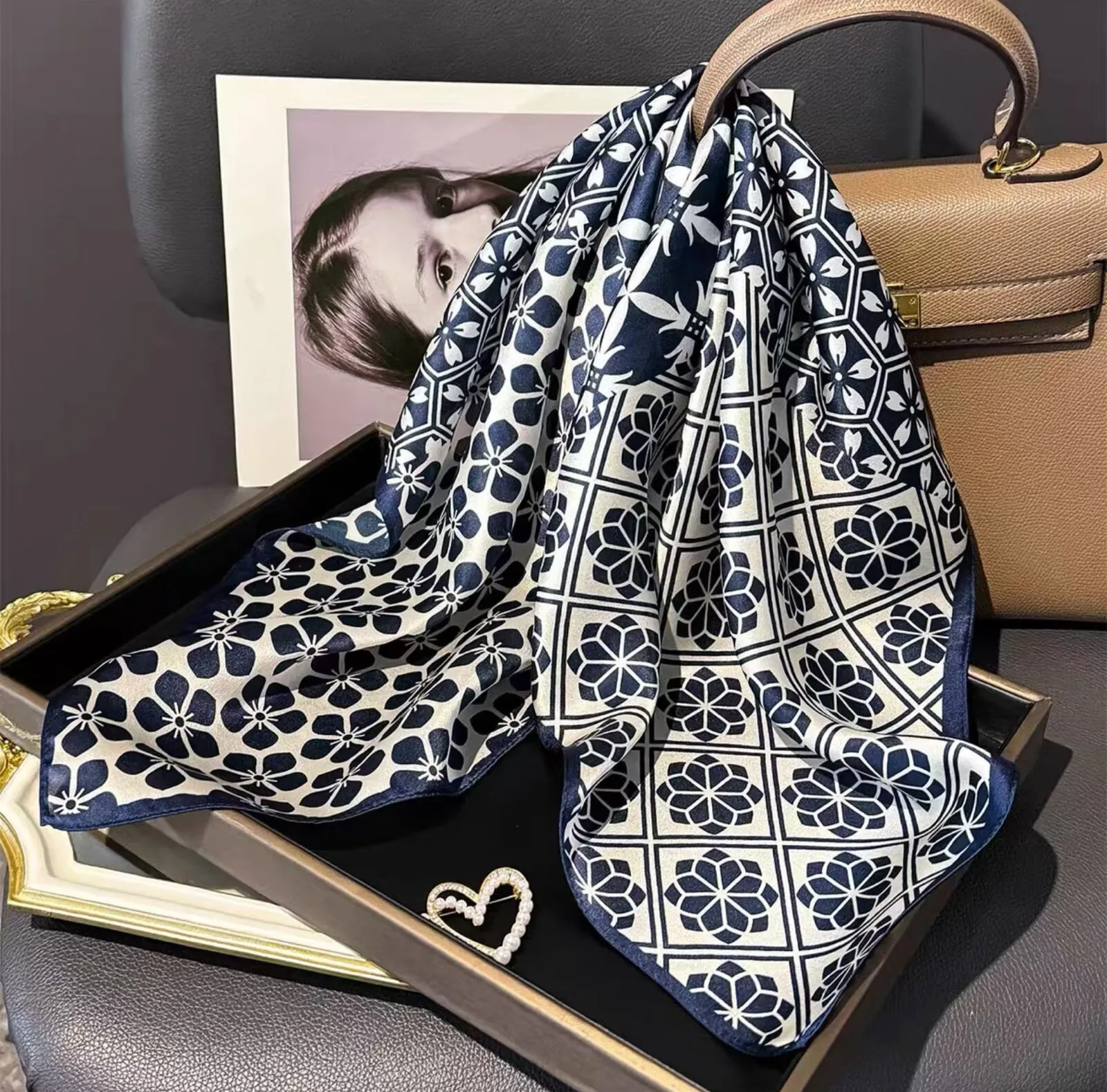 70CM 100% Mulberry Silk Bandana Square Scarf, Women's Fashionable Printed Scarf, Headscarf, Bag Tie, Elegant Shawl