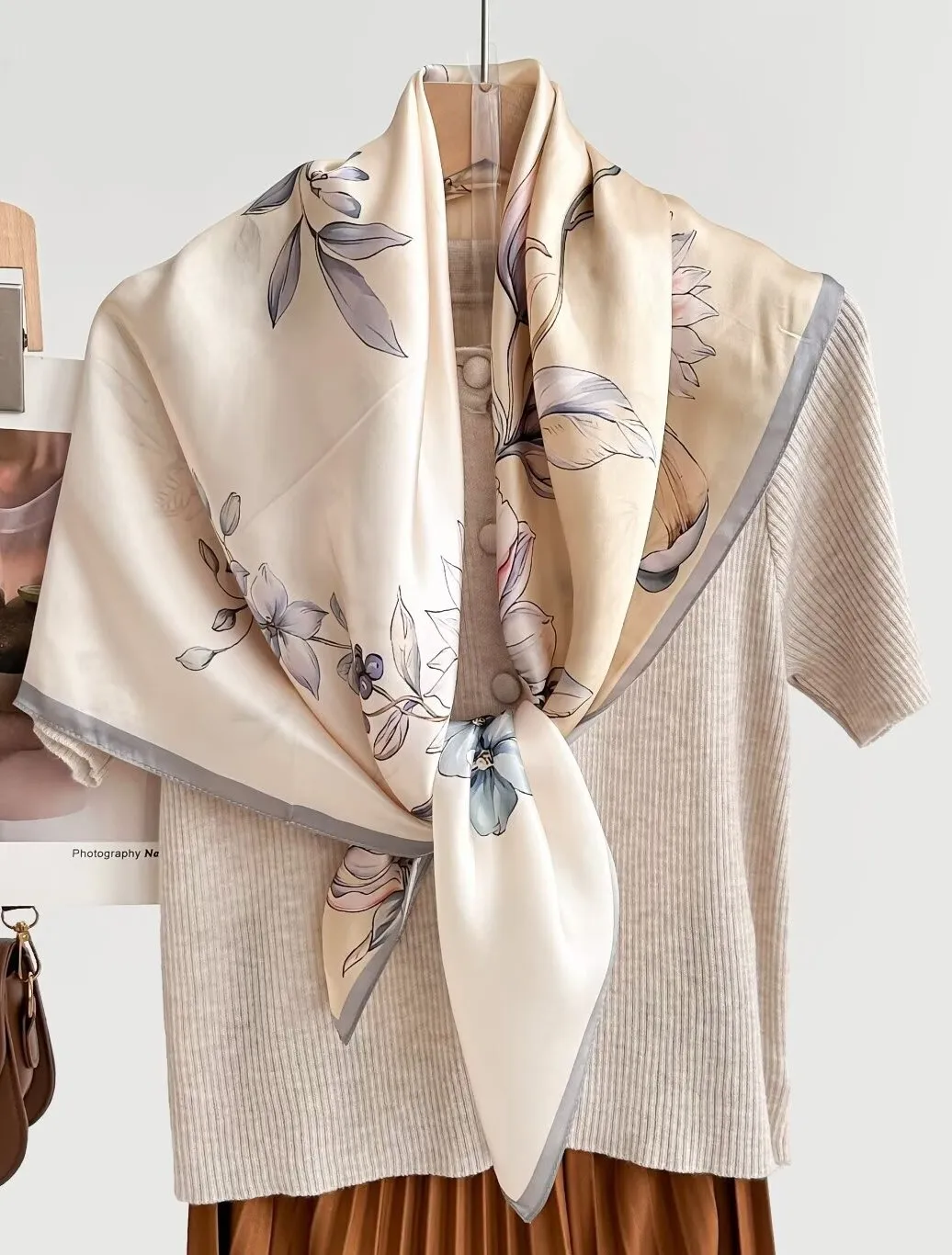  90CM 100% Mulberry Silk Women's Fashionable Square Scarf, High-quality Printed Scarf, Headscarf,Bandana Shawl,Wrist Accessories