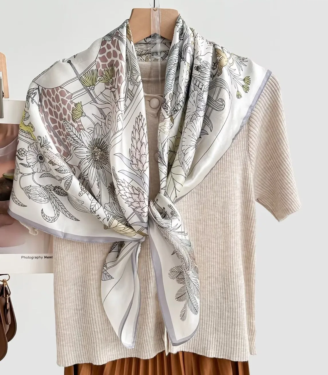  90CM 100% Mulberry Silk Women's Fashionable Square Scarf, High-quality Printed Scarf, Headscarf,Bandana Shawl,Wrist Accessories