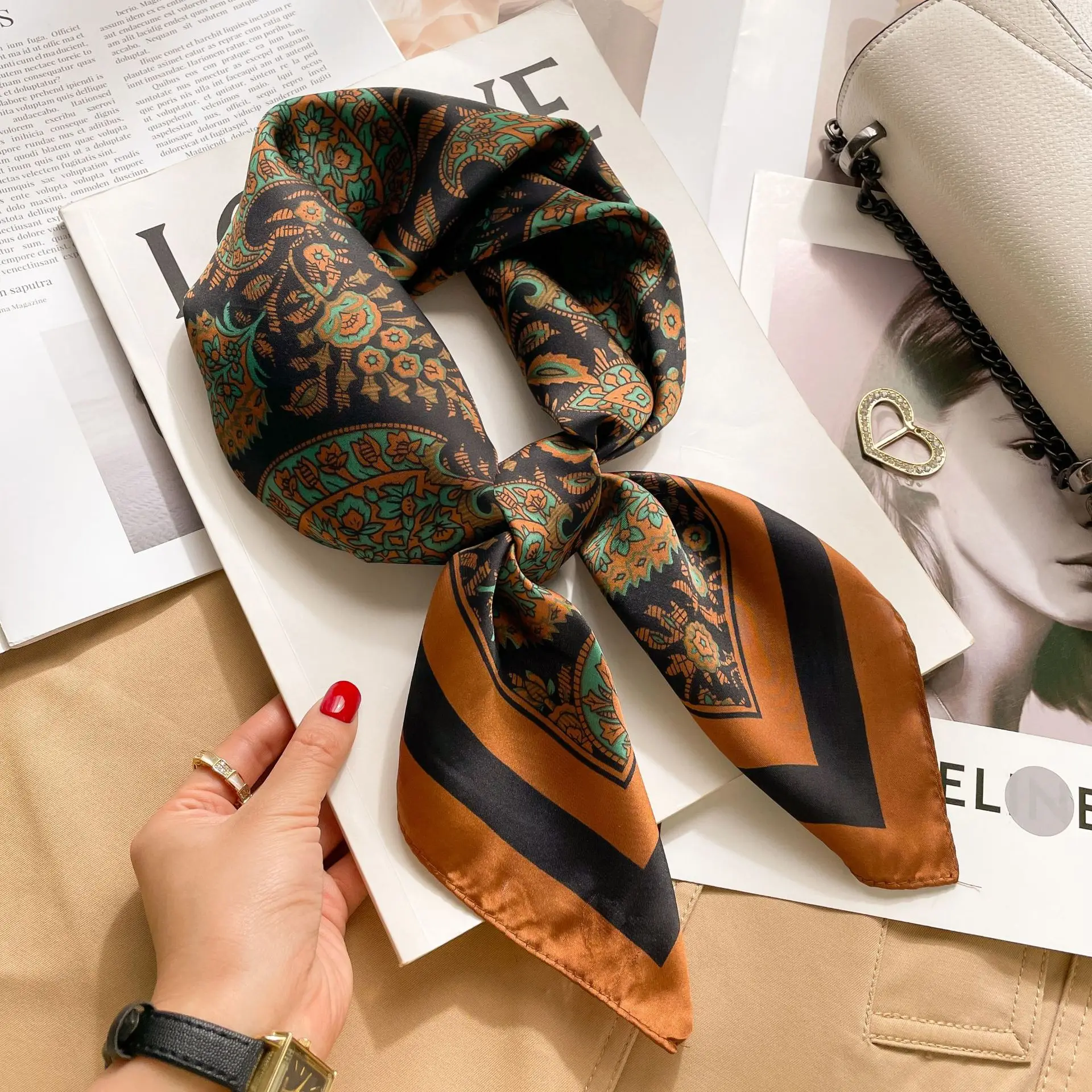  2025 New Fashion 70X70cmPrinted Women's Scarf Pashmina Silk Scarf Square Shawl Decorative Headband Neck Luxury Design Bandana