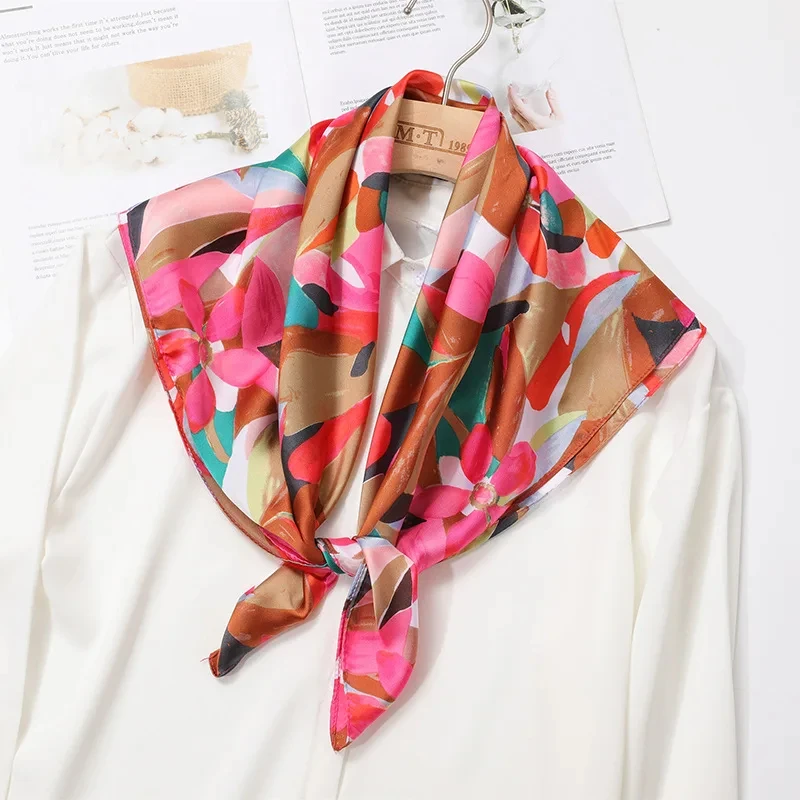  2025 New Fashion 70X70cmPrinted Women's Scarf Pashmina Silk Scarf Square Shawl Decorative Headband Neck Luxury Design Bandana