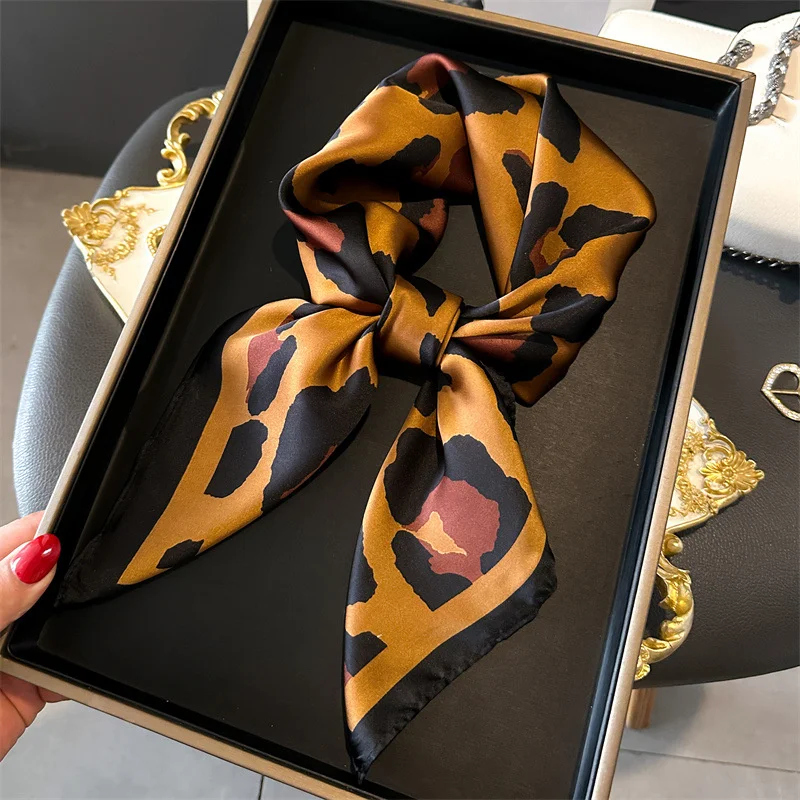  2025 New Fashion 70X70cmPrinted Women's Scarf Pashmina Silk Scarf Square Shawl Decorative Headband Neck Luxury Design Bandana