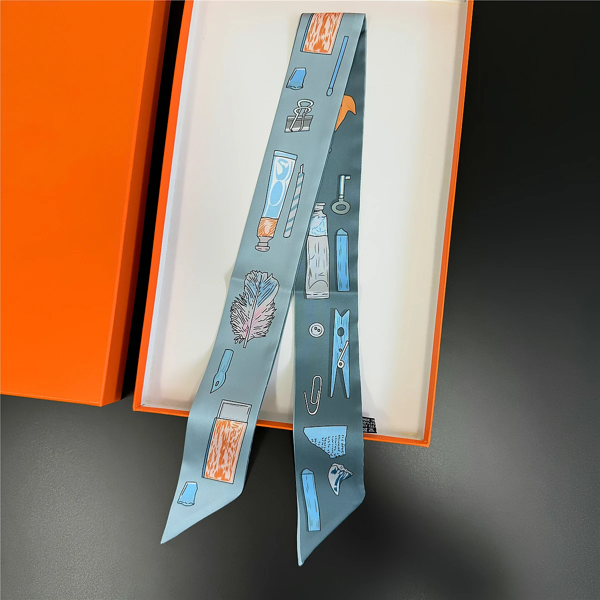  Gorgeous Saddle Twill Silk Scarf Women Fashion Scarf Luxury Skinny Bag Scarves Brand Design Foulard Neckerchief Hair Headband