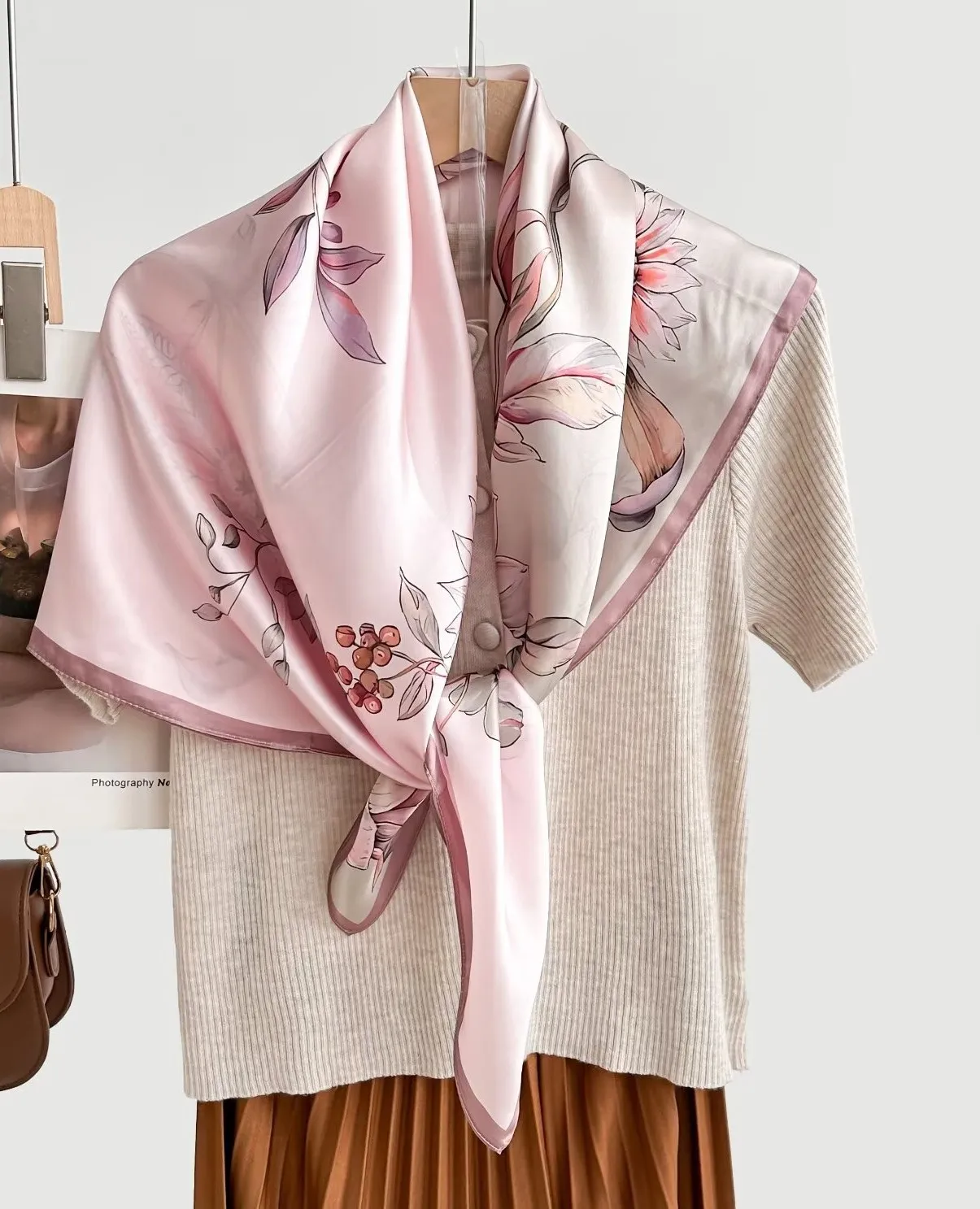  90CM 100% Mulberry Silk Women's Fashionable Square Scarf, High-quality Printed Scarf, Headscarf,Bandana Shawl,Wrist Accessories