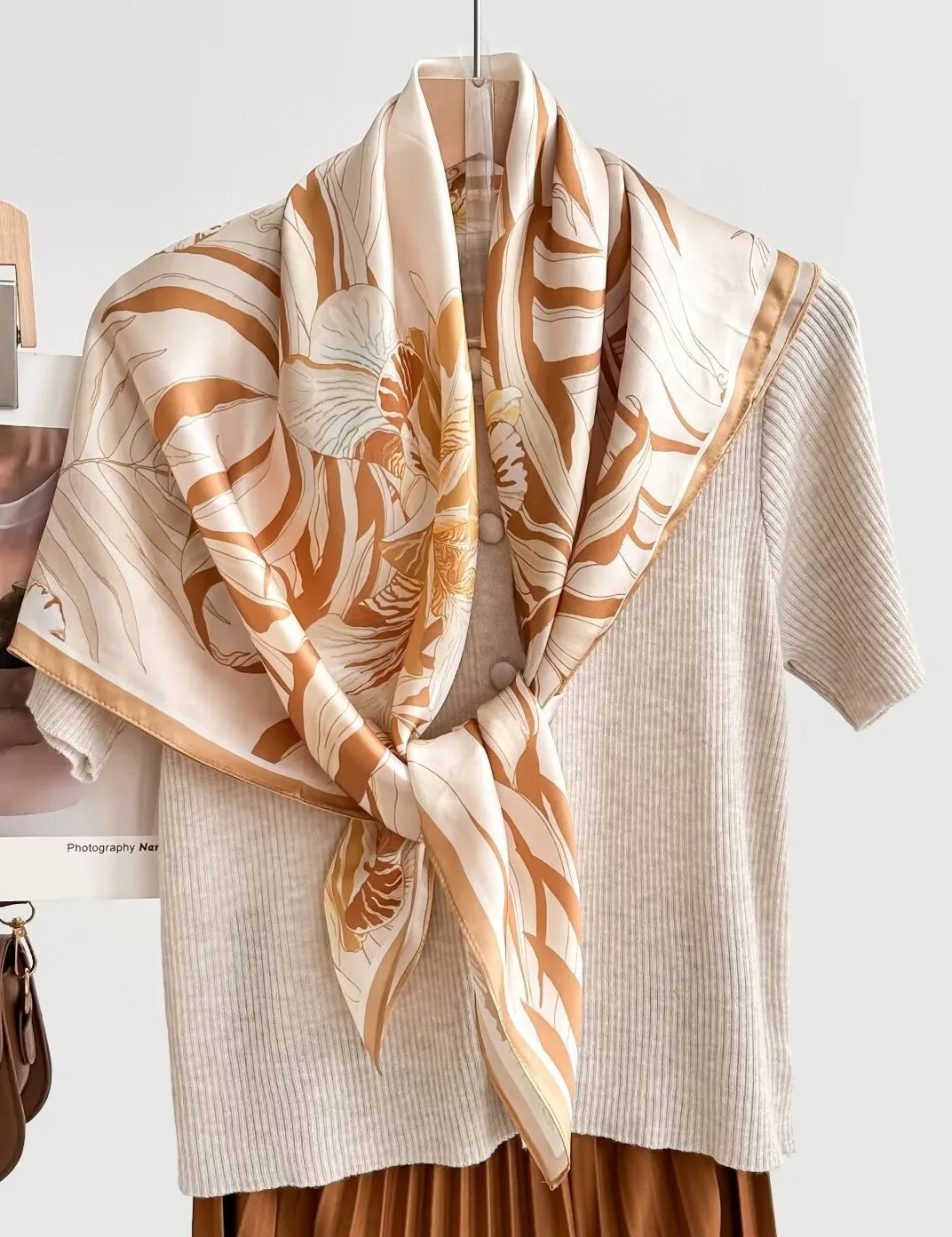  90CM 100% Mulberry Silk Women's Fashionable Square Scarf, High-quality Printed Scarf, Headscarf,Bandana Shawl,Wrist Accessories