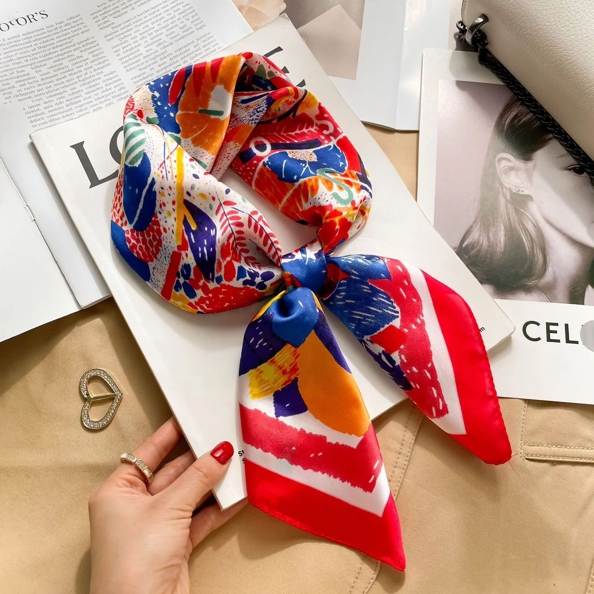  2025 New Fashion 70X70cmPrinted Women's Scarf Pashmina Silk Scarf Square Shawl Decorative Headband Neck Luxury Design Bandana