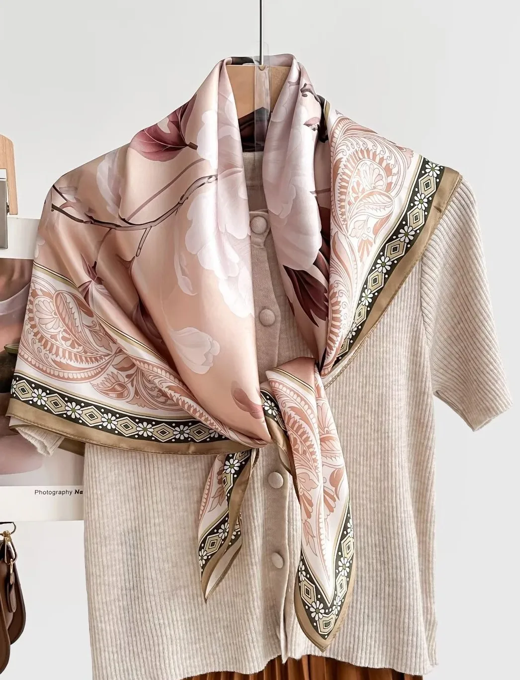 90CM 100% Mulberry Silk Women's Fashionable Square Scarf, High-quality Printed Scarf, Headscarf,Bandana Shawl,Wrist Accessories