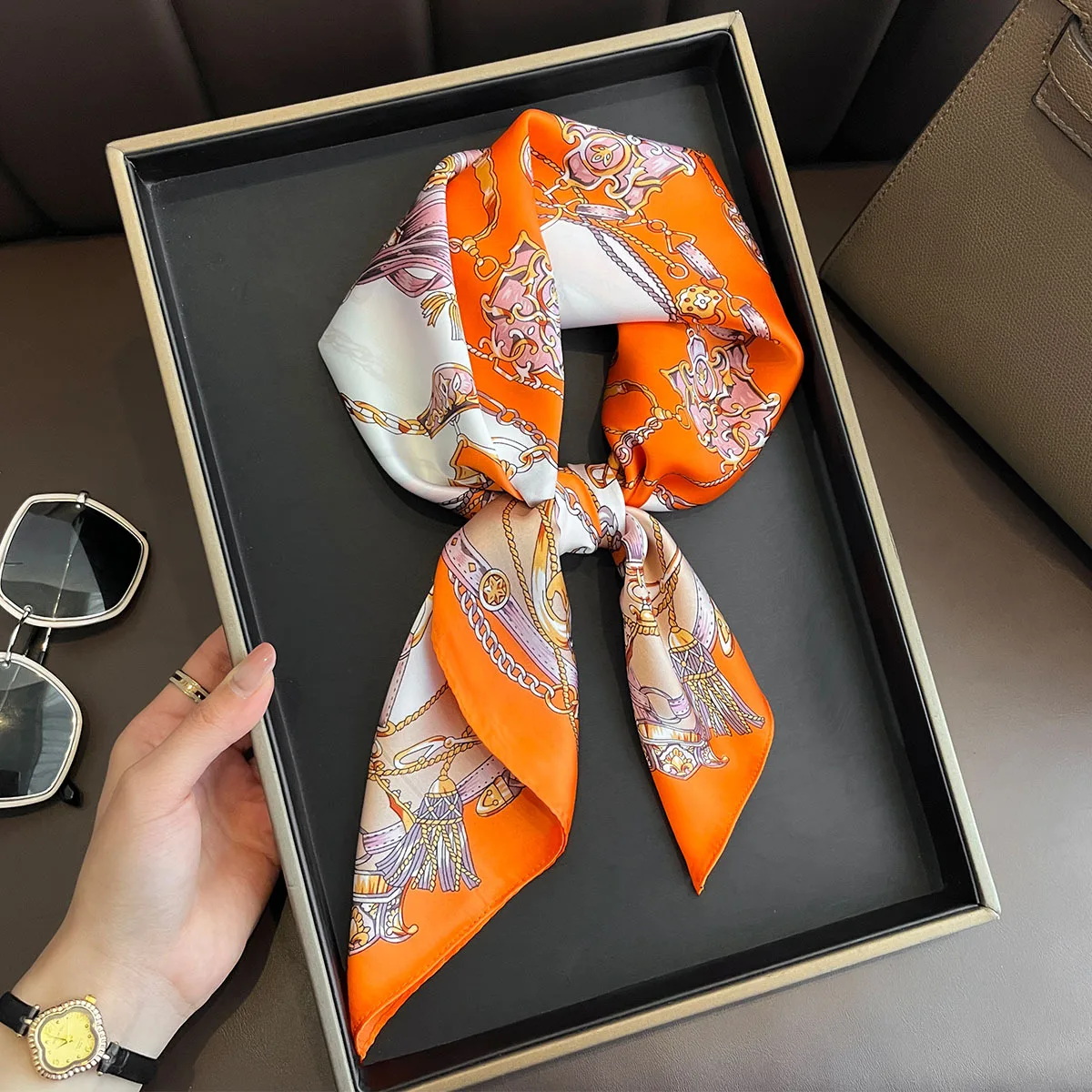  2025 New Fashion 70X70cmPrinted Women's Scarf Pashmina Silk Scarf Square Shawl Decorative Headband Neck Luxury Design Bandana